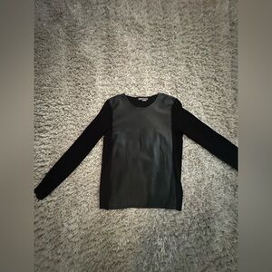 Vince beautiful seater withh leather on the front